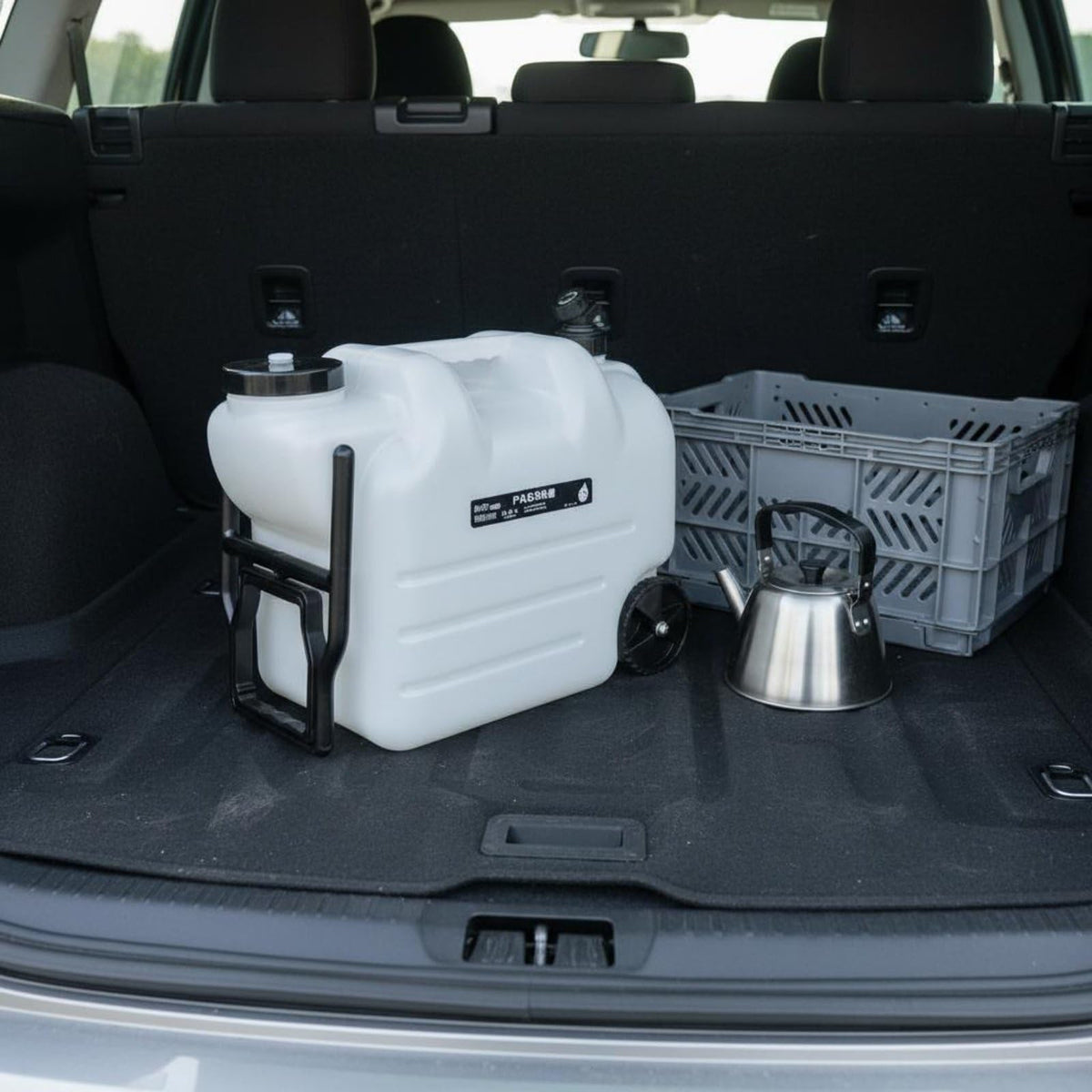 Portable Water Jug with Wheels and Built-In Tap P647926